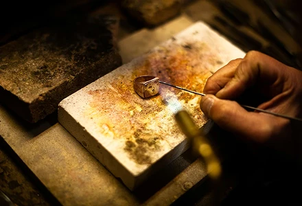 Coupez la mati&egrave;re premi&egrave;re selon le dessin